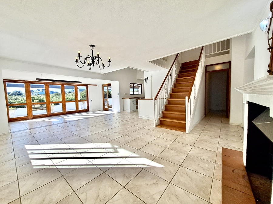 To Let 5 Bedroom Property for Rent in Grotto Bay Western Cape
